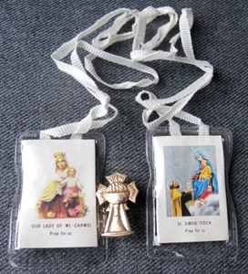 Vintage Unsere Liebe Frau von M Karmel & St. Simon Stock Skapulier + Kommunion Kreuz Pin - Bild 1 von 12