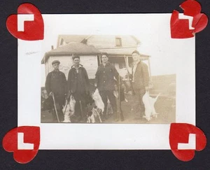 Guns HUNTERS Rifles SHOTGUNS Rabbits HOUSE 1930s Vintage ORIGINAL Snapshot PHOTO - Picture 1 of 1
