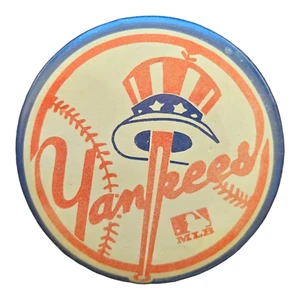 Vintage 1960s New York Yankees Baseball Retro Team Logo MLB Pinback Button Pin - Picture 1 of 2