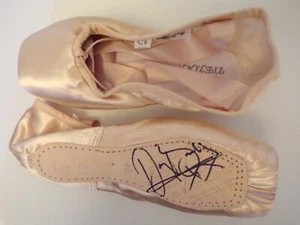 Darcey Bussell ballet shoes signed genuine signature autograph UACC RD COA - Picture 1 of 1