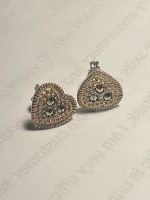 Изящные золотые серьги-гвоздики в форме сердца 925 с кристаллами гематитовой огранки - Изображение 1 из 4