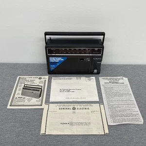 VINTAGE General Electric FM/AM Personal Portable Radio w/ Two Way Power - Picture 1 of 7