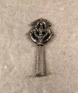 VINTAGE 1965 GREEN GHOST BOARD GAME OEM KEY REPLACEMENT PIECE HALLOWEEN - Picture 1 of 3