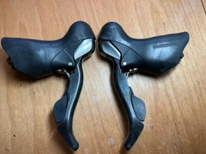 Shimano Ultegra ST-6700 shift/brake levers - Picture 1 of 6