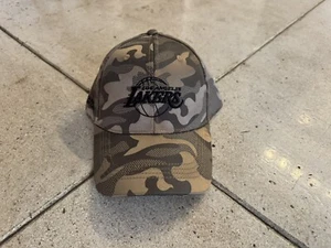 Cappello snapback promozionale mimetico Lakers, giorno di apprezzamento dei fan, veterani - Foto 1 di 4