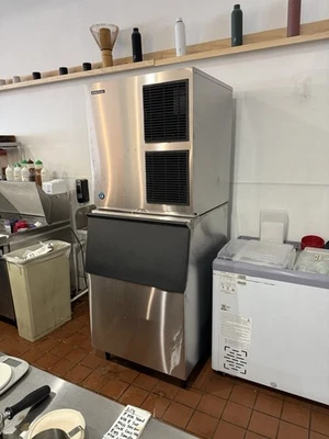 Hoshizaki KM-901MAJ 30" Air Cooled Crescent Ice Machine with B-500SF Ice Bin - Image 1 of 3