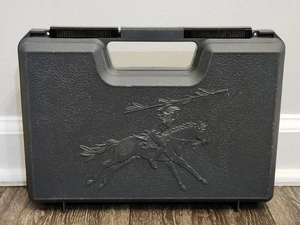 Doskocil Kunststoff Hartschale Pistole Aufbewahrung Tragetasche 12" grau Indianer Pferd - Bild 1 von 9