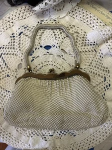 Vintage Whiting & Davis White Mesh Kiss Lock Handbag~#2912 - Picture 1 of 3