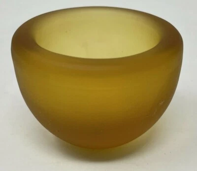 Meripihka Amber Bowl Nanny Still for Riihimaen Lasi Oy Finland 1954-57  - Image 1 of 4