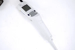 Eppendorf Xplorer plus elektronische Einkanal Pipette variabel 0.5-10 µL - Bild 1 von 1