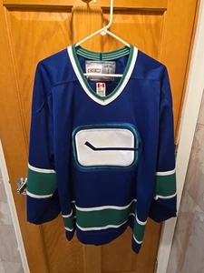 Vancouver Canucks Roberto Luongo CCM Vintage Jersey Size Large NHL - Picture 1 of 6