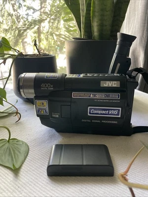 JVC GR-AXM230 Compact VHS Camcorder 400x Zoom w/ Battery Untested - Image 1 of 4