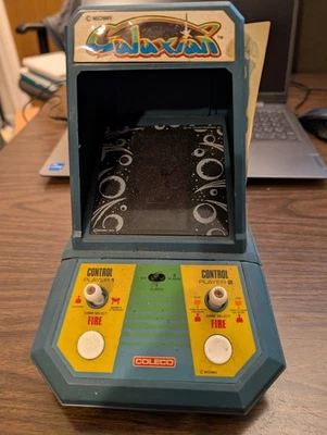 Juego arcade electrónico de mesa Galaxian 1981 vintage de Coleco - necesita contactos Foto 1 de 4