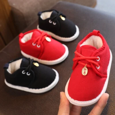 Zapatos térmicos de tela gruesa para niños pequeños suela de algodón planos tradicionales chinos Foto 1 de 4