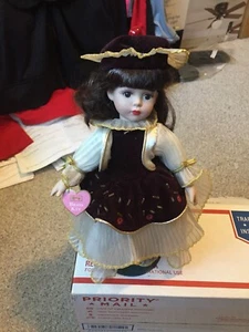"Muñeca de porcelana corazón dulce estilo victoriano con llave de latón 9+"" con soporte - ¡PRECIO DE VENTA! - Imagen 1 de 4