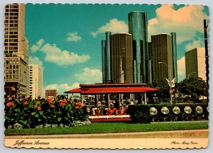 Postcard Quant Trolley at Cobo Hall Jefferson Avenue Detroit Michigan - Picture 1 of 2