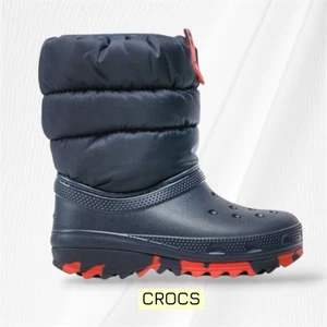 Crocs Niños Invierno Puff Bota Azul Marino Rojo Acento Cálido Imitación Piel Talla J2 - Imagen 1 de 9