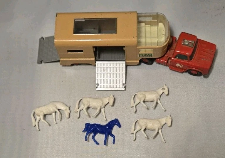 1969 DODGE TRACTOR & ARTICULATED HORSE VAN Matchbox KINGSIZE K-19 TOY - Image 1 of 4