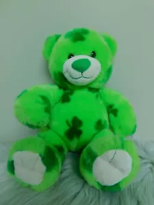 Build A Bear Workshop grüner Bär mit Kleeblättern St Patty's Day 14 Fuß Plüschtier Stofftier - Bild 1 von 3