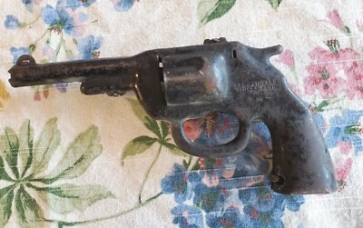 Pistola de juguete clicker vintage Wyandotte de acero prensado negro Foto 1 de 3