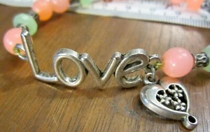 Pulsera elástica elástica verde rosa plata revestida con cuentas LOVE corazón encanto - Imagen 1 de 3