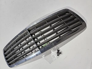 FRONT UPPER GRILLE 2003 MERCEDES E320 fits 2003-2006 W211 OEM A211 880 03 83 - Picture 1 of 15