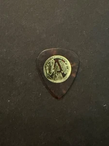 colección de púas de guitarra - ATREYU. LOGO. LÁMINA DE ORO. TOUR PICK. - Imagen 1 de 2