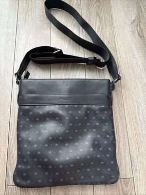 Bolso Coach New York Charles Crossover Signature Azul Marino Medianoche Para Hombres Unisex Cartera Foto 1 de 4