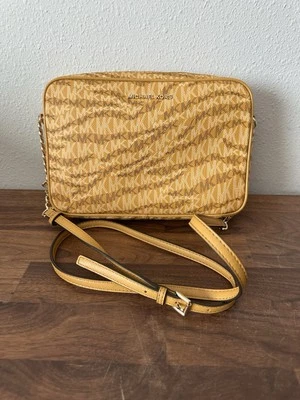 Auténtico nuevo con etiquetas. Bandolera MICHAEL KORS JET SET Grande Este Oeste Amarillo Mostaza/Naranja Foto 1 de 4