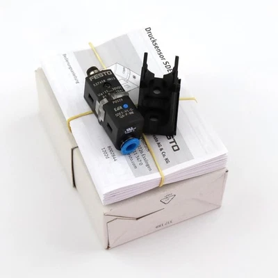 Festo pressure sensor SDE5-V1-O-Q6-P-M8 527458 original packaging - Image 1 of 4