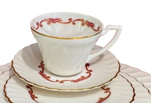 TAZZA E PIATTINO SIRACUSA CINA BAROCCO MARRONE BORDO SCANALATO BORDO - Foto 1 di 2