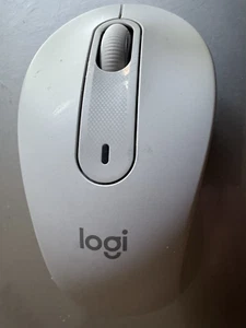 Logitech Signature M650 Silent Wireless Mouse For Small to Medium Sized Hands - Picture 1 of 4