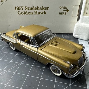 Danbury Mint 1957 Studebaker Golden Hawk Gold White Maßstab 1:24 Box - Bild 1 von 14