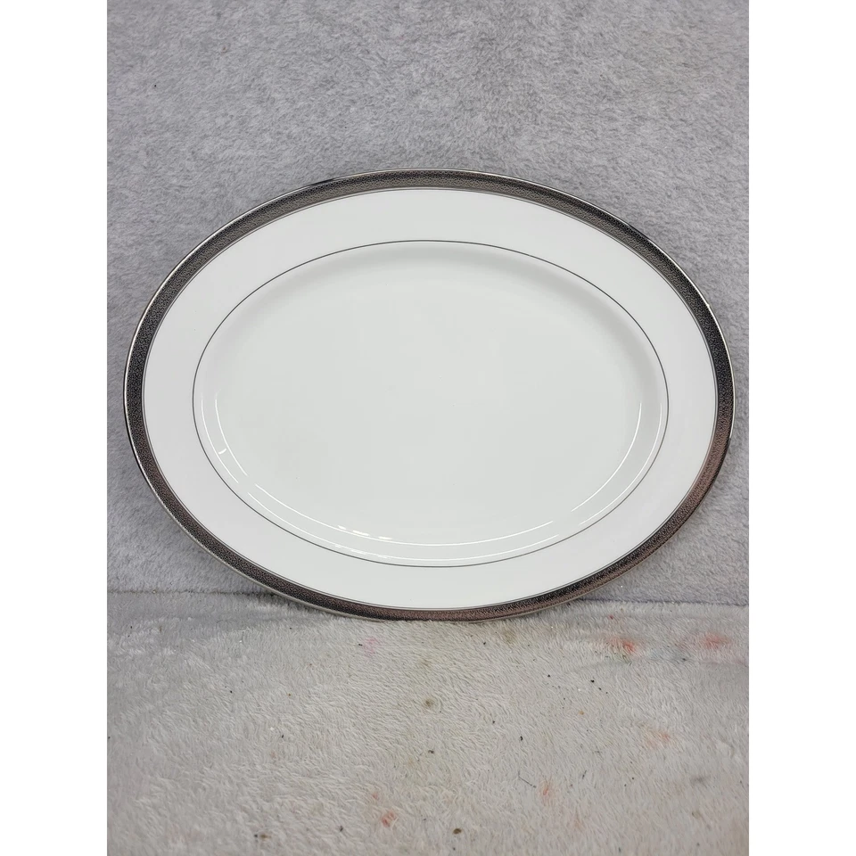 Plato ovalado Waterford Newgrange platino fino inglés China 15 1/4 pulgadas Foto 1 de 4