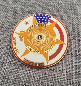 LIONS INTERNATIONAL CALIFORNIA REPUBLIC LA FAYETTE USA ENAMEL PIN BADGE - Picture 1 of 2