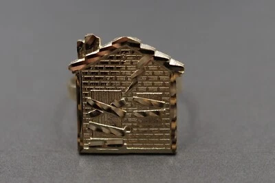 10K Solid Yellow Gold 0.7" Diamond Cut Trap House Band Ring. Size 7 - Image 1 of 4