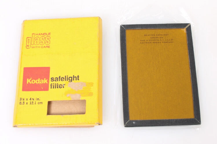 KODAK SAFELIGHT WRATTEN FILTER SERIES OA GLASS 3 1/4 X 4 3/4 NEW - Image 1 of 1