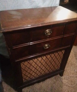 1940 Silverstone AM/FM radio in good condition - Picture 1 of 4