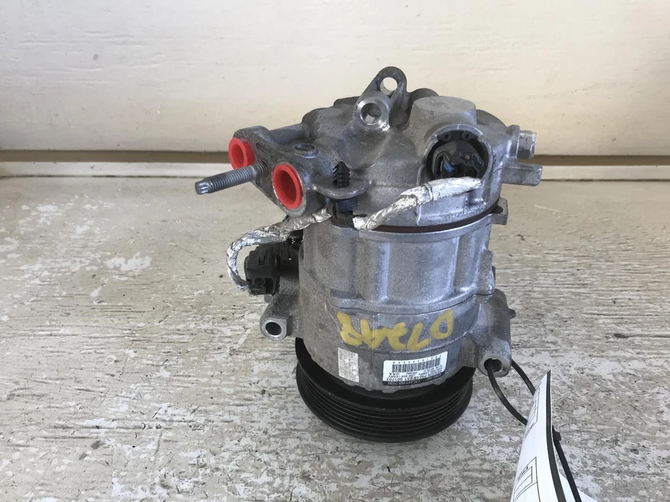 Compresor de aire acondicionado usado para: Dodge Dart 2.0 2016 grado A Foto 1 de 4