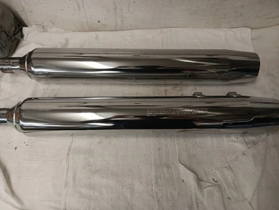 2017 Harley-Davidson Tri Glide Slip On #64900244/64900244 Foto 1 de 4