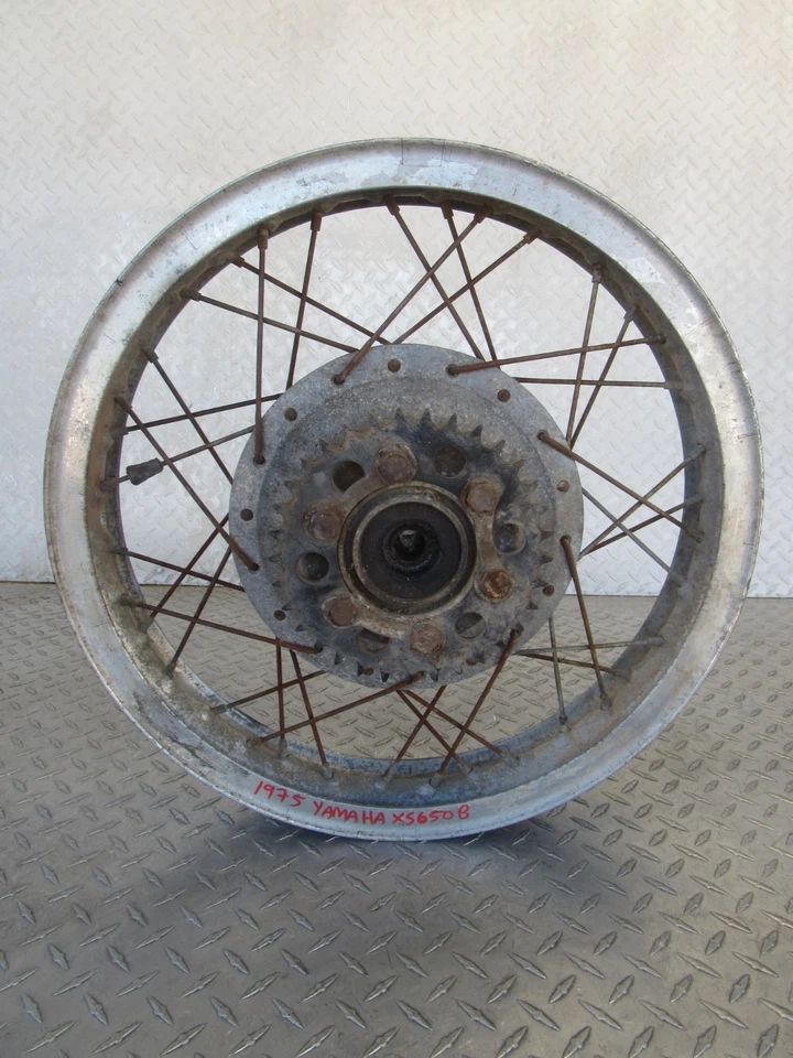 Llanta trasera Yamaha XS650B XS 650 1975 75 Foto 1 de 4