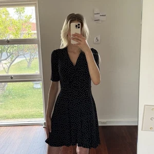 Vestido envolvente midi a lunares negro Boden - talla UK 14P / US 10P - Imagen 1 de 8