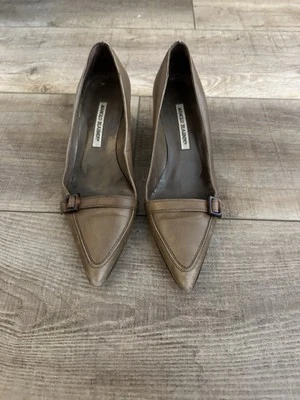Tacones de cuero Manolo Blahnik (talla 40) “caqui” - 💯 auténticos - usados Foto 1 de 4