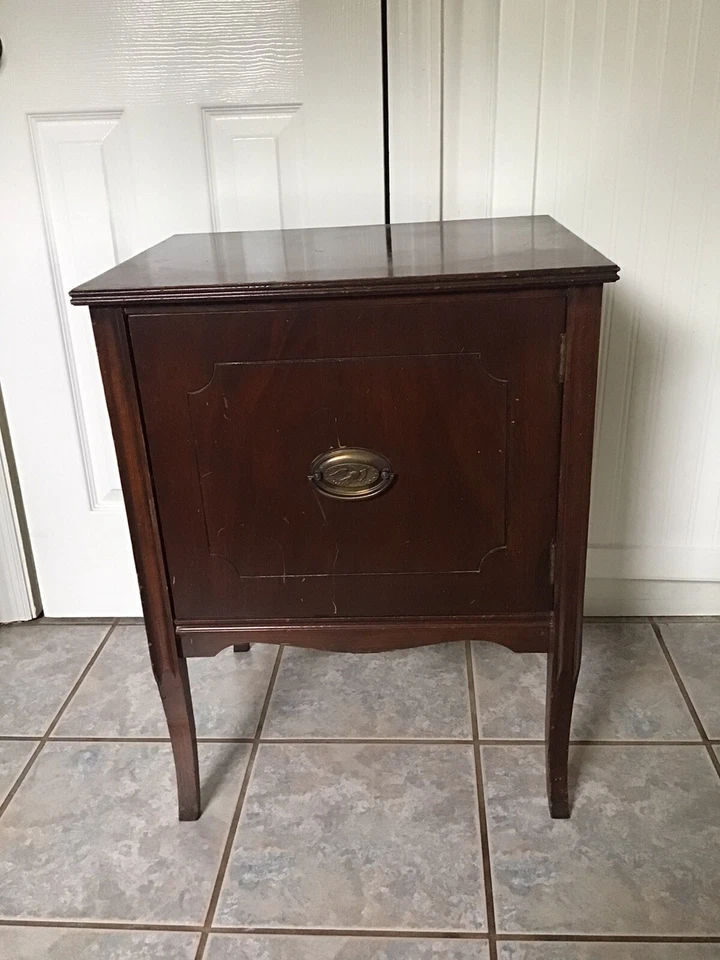 Antiguo armario de discos vintage de caoba Foto 1 de 4