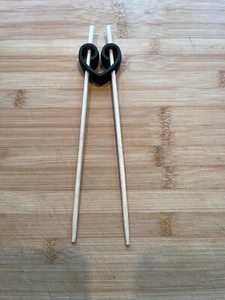 Stäbchenhilfe – Essstäbchen leicht benutzen | Praktischer Küchenhelfer - Bild 1 von 5