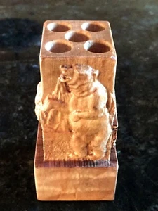 CURLY MAPLE HAND CARVED MOUNTAIN SCENES WOOD PEN/PENCIL HOLDER - Bild 1 von 4