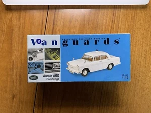 Vanguards Corgi 1:43 Austin A60 Cambridge Cardiff City Police VA04405 - Foto 1 di 9