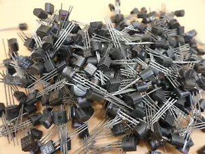 2N4400 HOCHGESCHWINDIGKEITSSCHALTTRANSISTOREN NPN TO-92 (Menge 100) - Bild 1 von 3