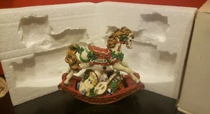 Heritage House Keramik Schaukelpferd mit Musik weiß Weihnachten - Bild 1 von 12