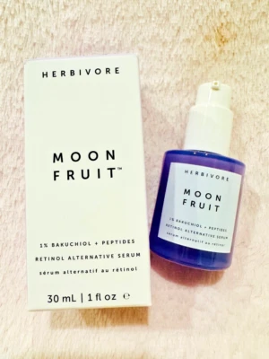 HERBIVORE Moon Fruit 1% Bakuchiol + Peptides Retinol Alternative Serum (30 ml) - Image 1 of 3